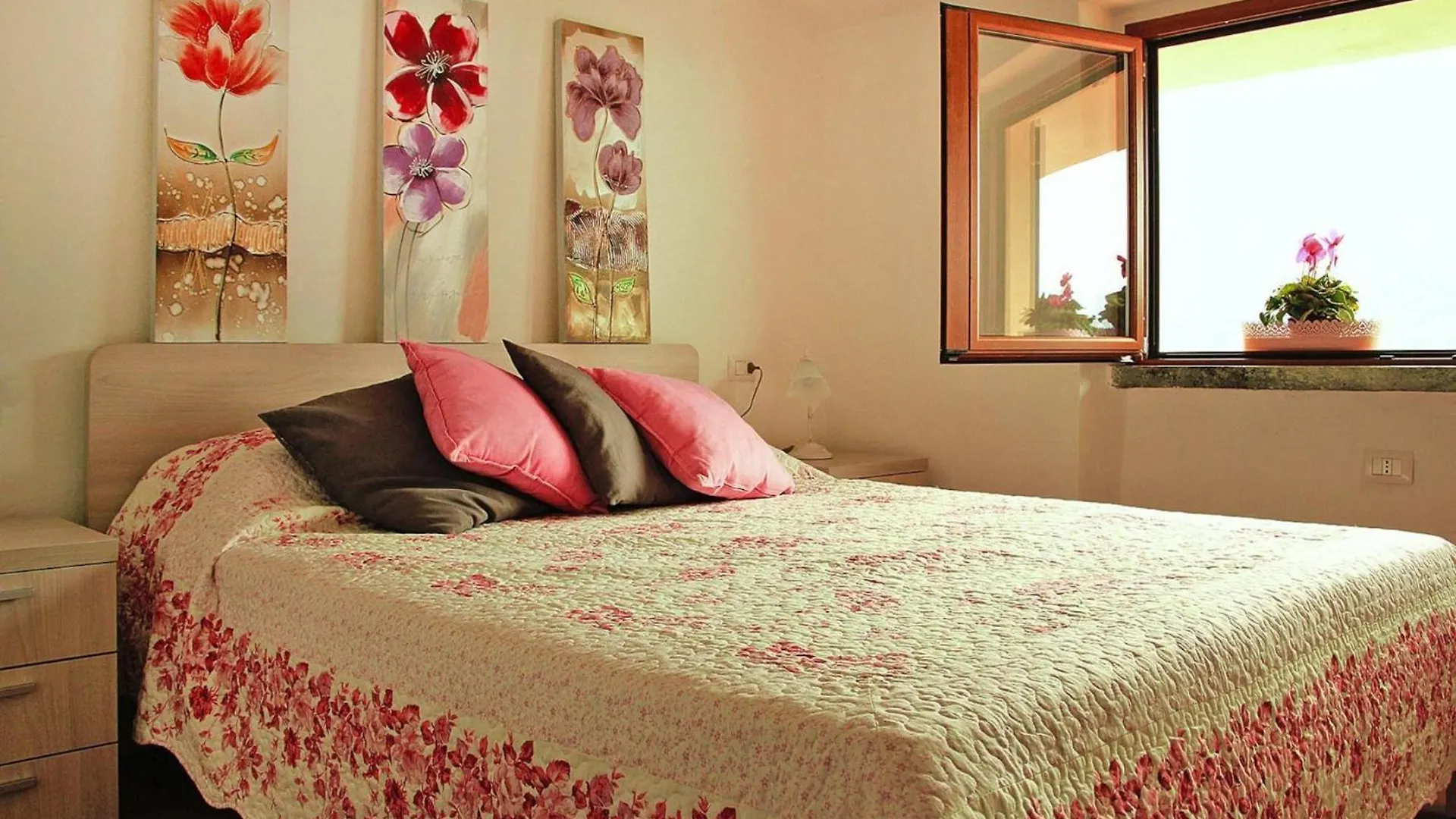 Apartments Paganini Lezzeno 0*,  Italy